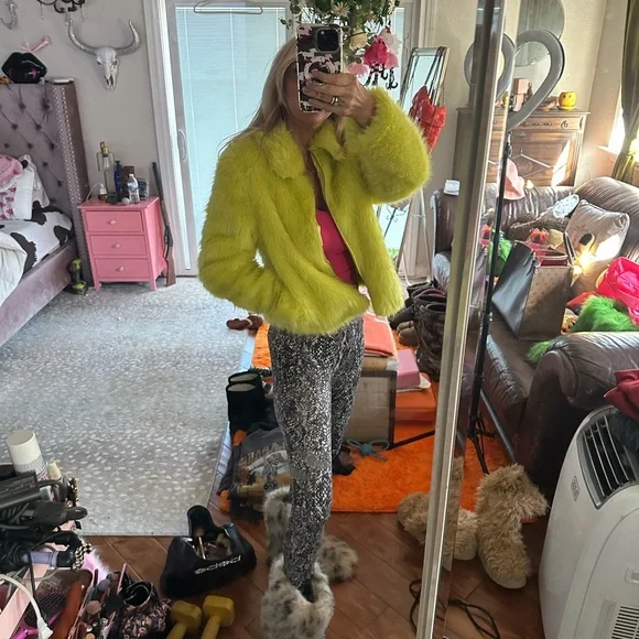 Guess neon green Faux fur coat size small - Picture 10 of 11